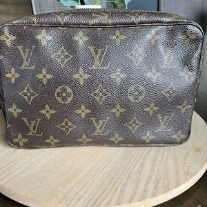 Louis Vuitton trousse 23